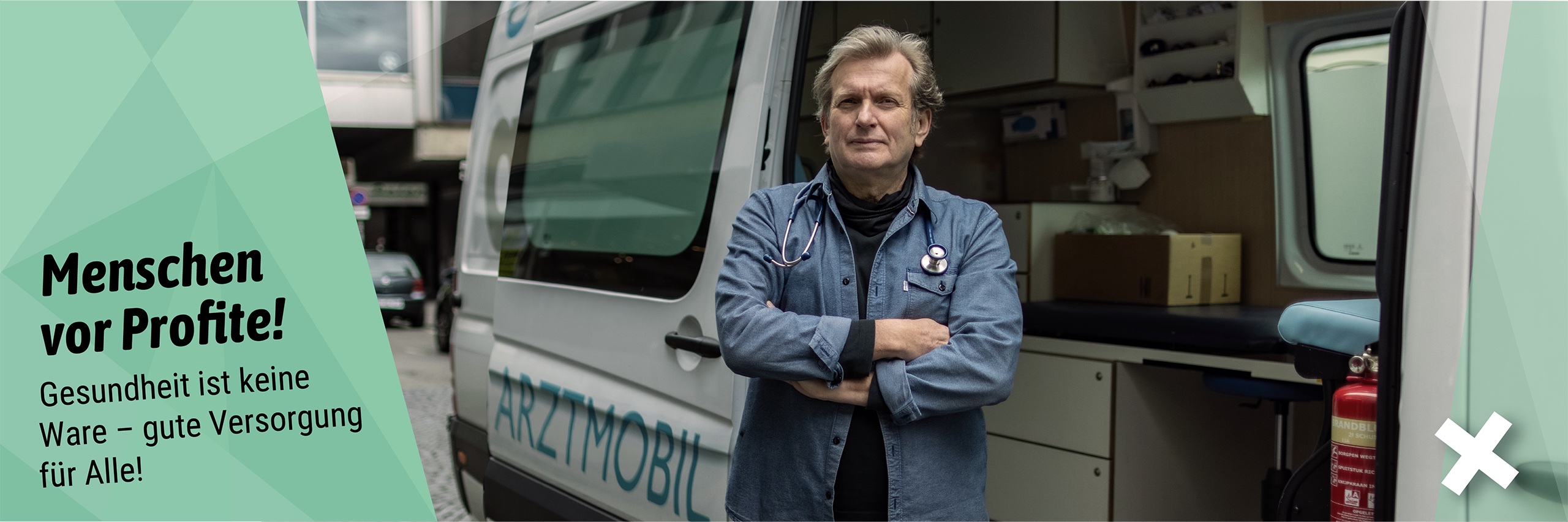 Gerhard Trabert - Gesundheit. Bild mit Trabert vor Arztmobil und dem Claim "Menschen vor Profite!"